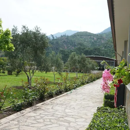 아파트호텔 Doga Ciftlik 말마리스